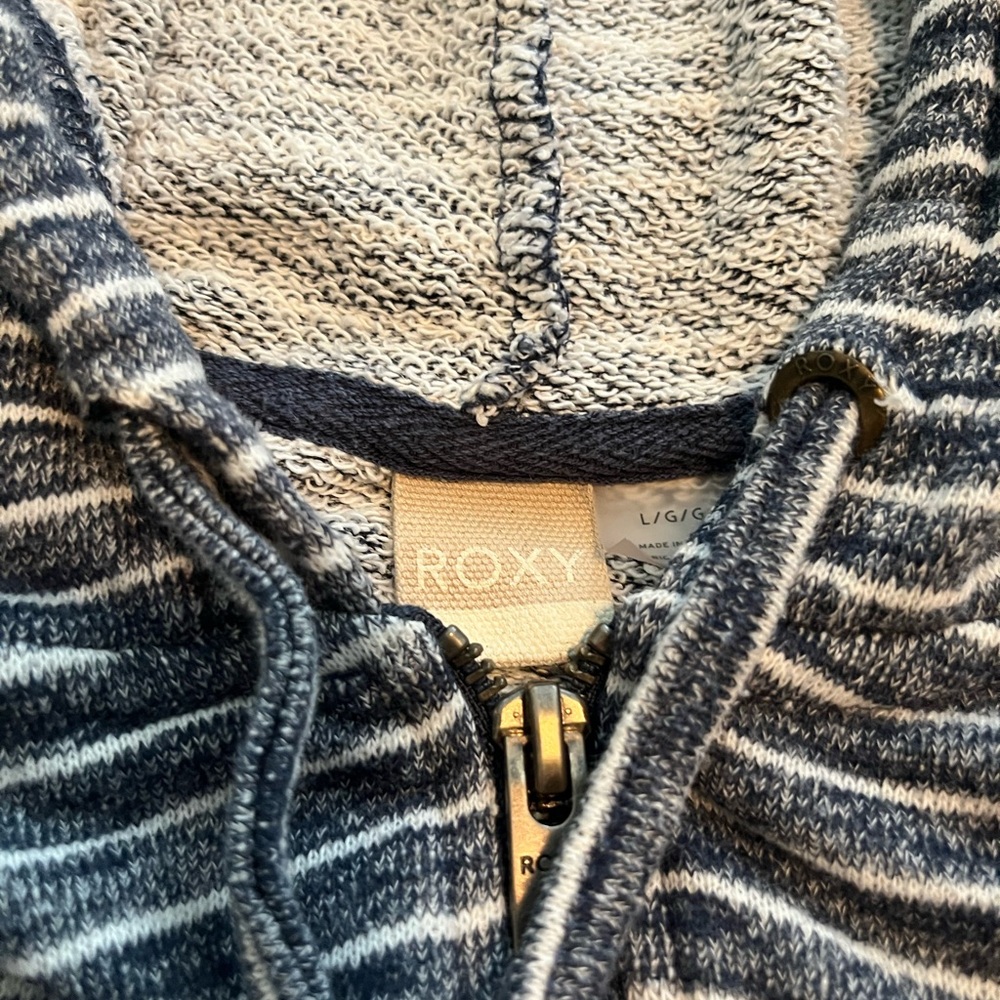 Like New Roxy Navy and Light Gray Knit Sweater